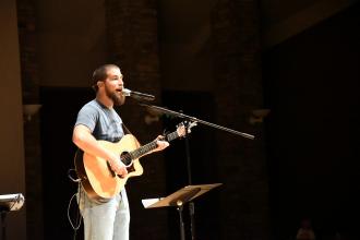 ryan @ guitar (photo credit: ray almsteadt)